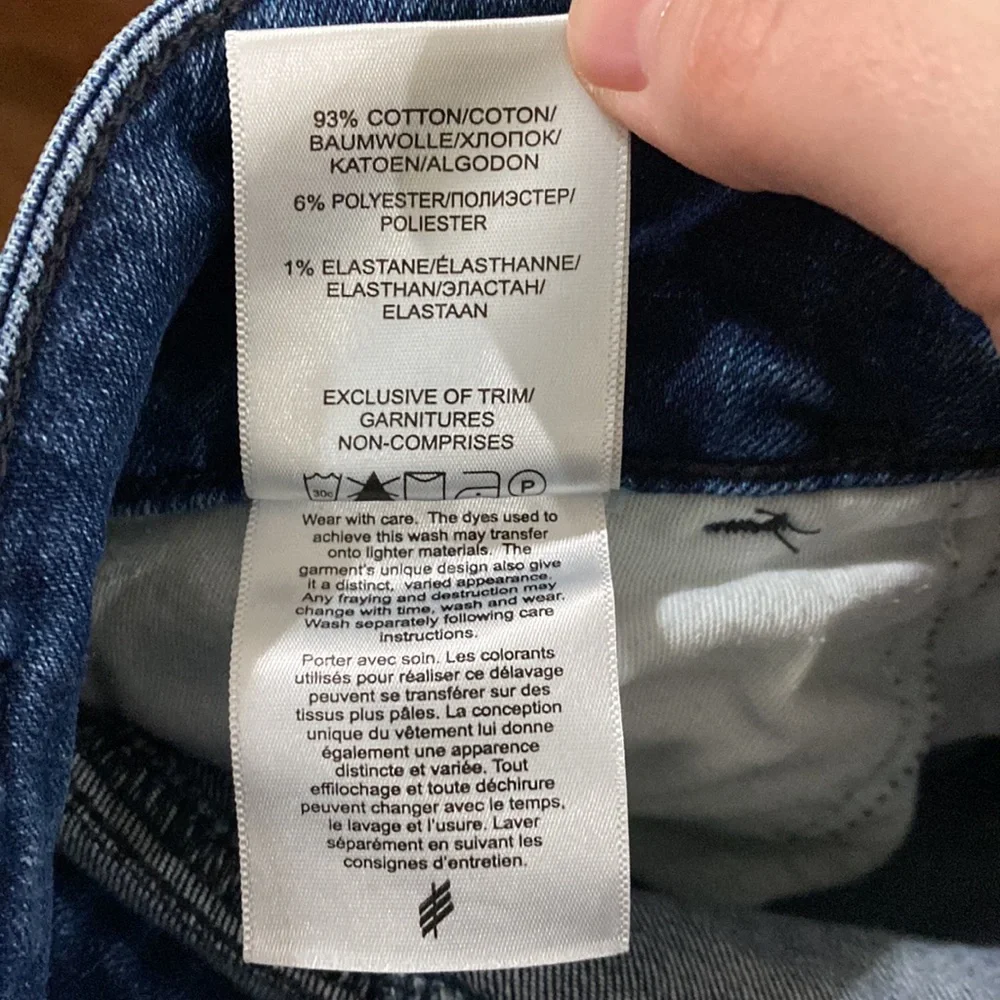 Silver Jeans Avery High Rise Double Button Skinny Jeans in indigo wash size 28